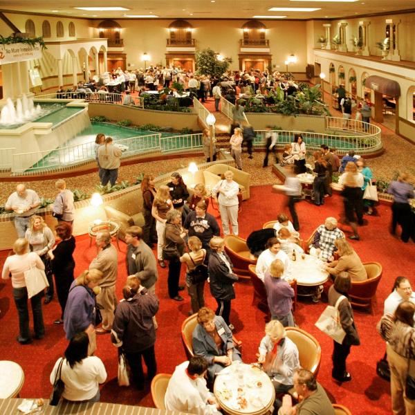 No More Homeless Pets Conference attendees gather in Cincinnati, 2004.
