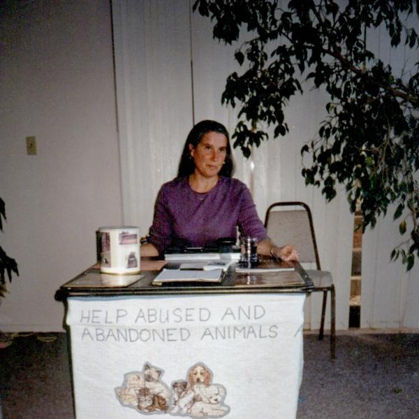 Co-founder Jana de Peyer demonstrates tabling for attendees of an early How to Start a Sanctuary Workshop.
